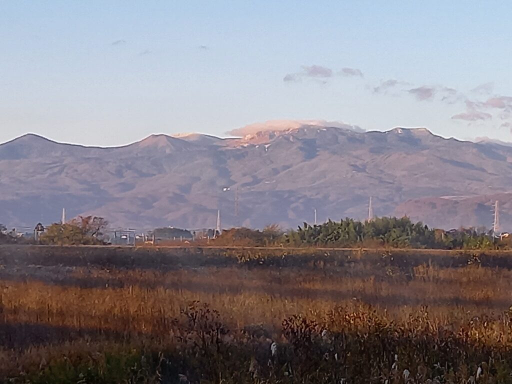 11月17日早朝の川面に発生する霧