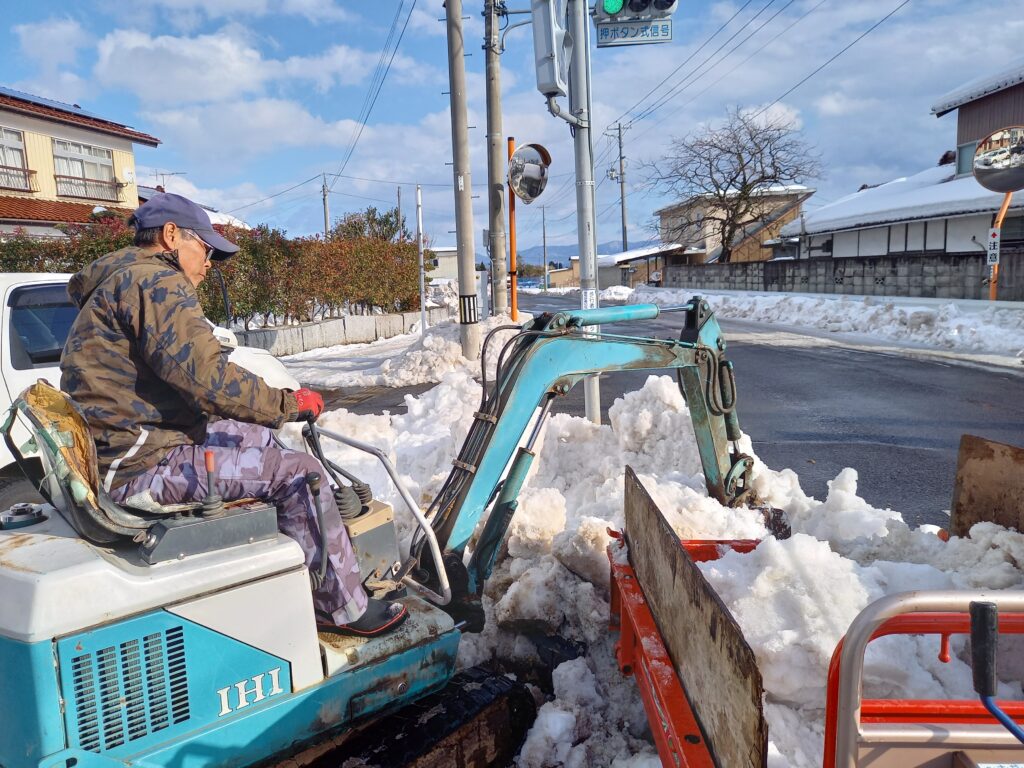 山盛りの雪の片付け